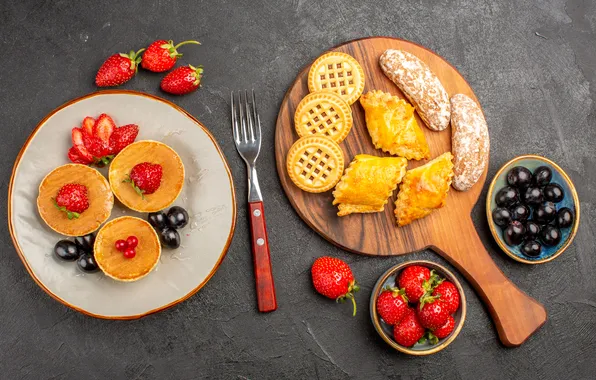 Cookies, strawberry, gingerbread