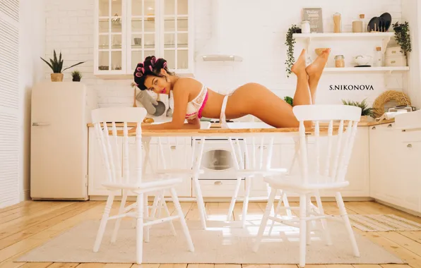 Girl, pose, figure, kitchen, bra, on the table, curler, Svetlana Nikonova