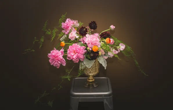 Picture bouquet, vase, peonies