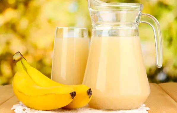 Picture glass, table, juice, bananas, napkin, decanter