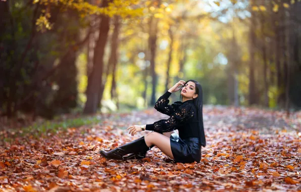 Picture autumn, look, girl, face, Park, foliage, boots, makeup