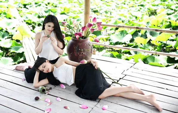 Picture flowers, girls, mood