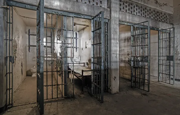 Interior, camera, prison