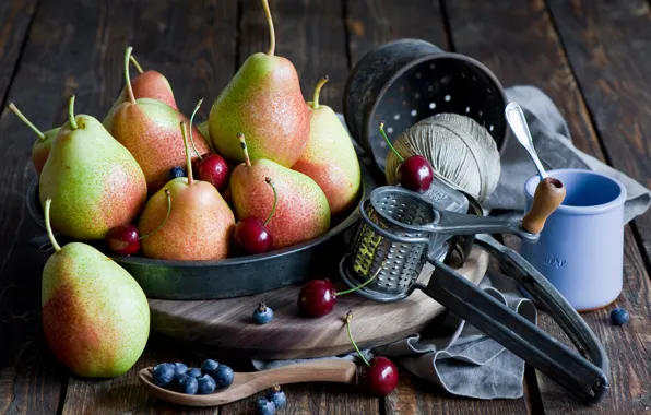 Picture cherry, blueberries, pear