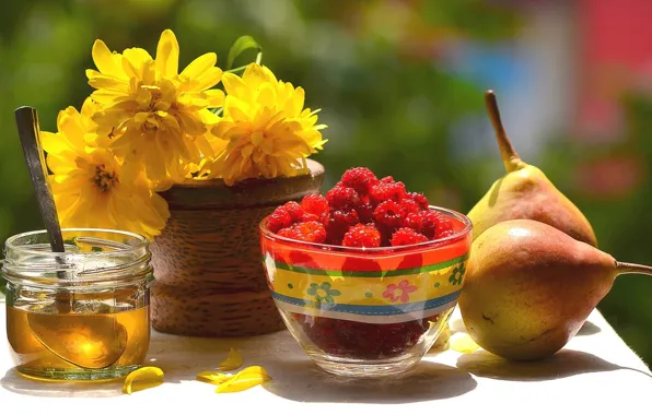 Flowers, raspberry, honey, pear