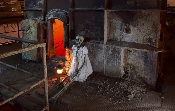 Lamp, skeleton, oven