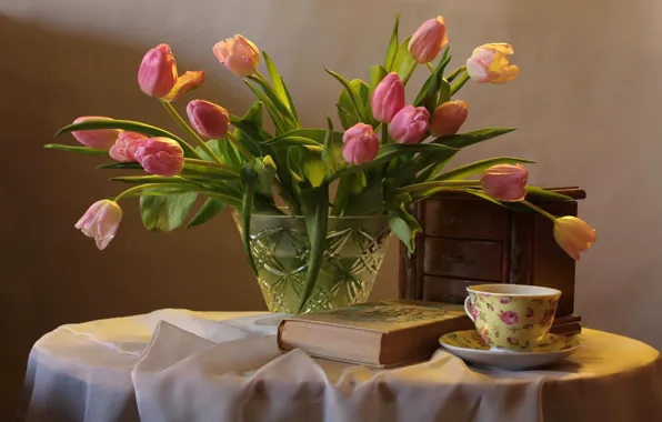 Picture Cup, tulips, book