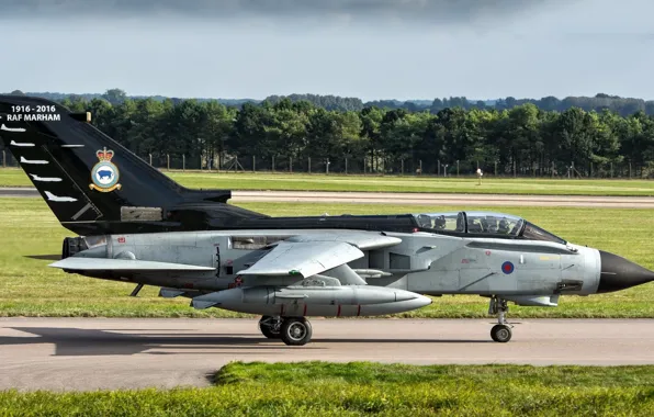 Road, is, the plane, Tornado GR4