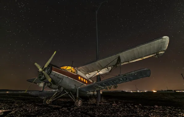 Night, the plane, air-base