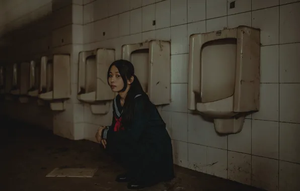 Look, girl, toilet