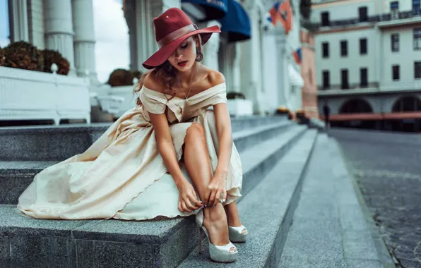Picture girl, the city, hat, Russia, street style, Unclosed sexuality