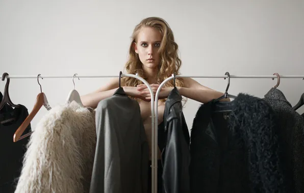 Picture chest, sponge, curls, Katie Sendza