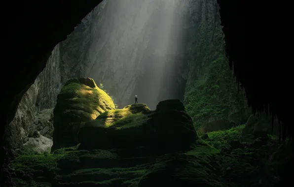 Picture light, rocks, people, cave, Vietnam