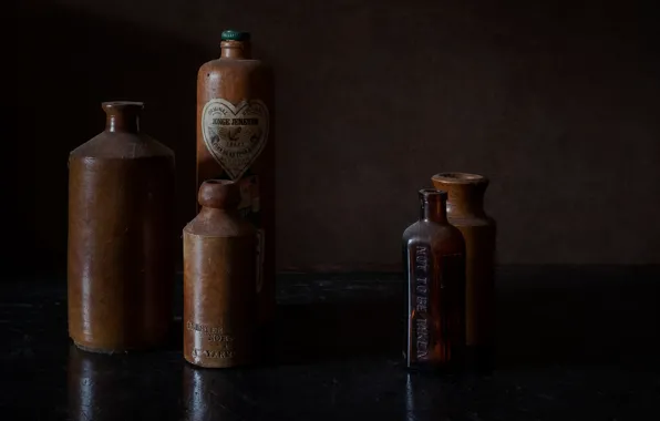 Picture background, form, bottle
