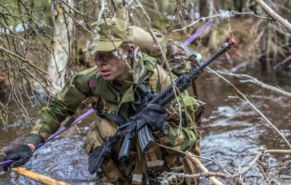 Weapons, puddle, soldiers, Norwegian Army