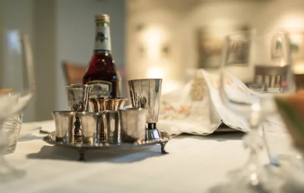 Picture table, background, dishes