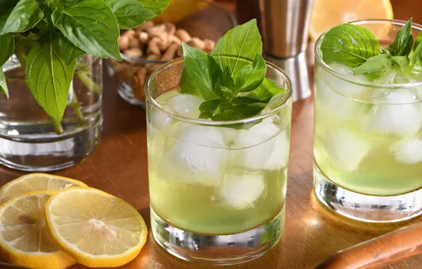 Ice, glasses, drink, lemons