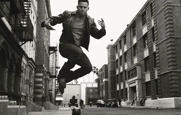 Picture photo, jump, street, home, frame, actor, black and white, Channing Tatum
