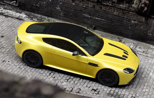 Picture car, Aston Martin, yellow, V12 Vantage S, supercar. Aston Martin