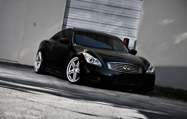 Picture garage, Infiniti, black