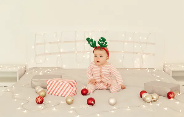 Look, balls, toys, bed, child, boy, deer, lights