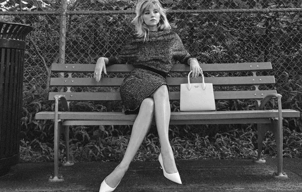 Bench, pose, makeup, figure, dress, actress, hairstyle, blonde