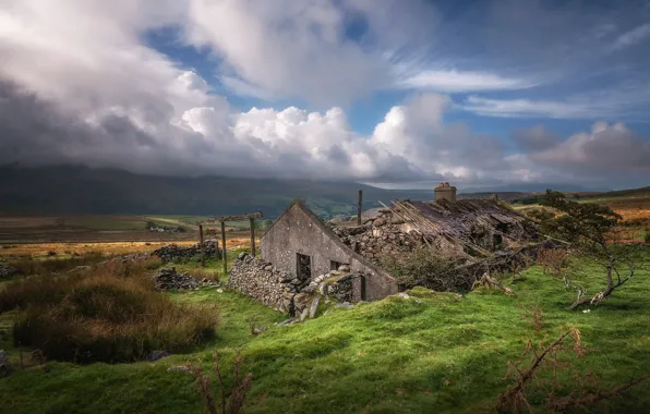 Picture clouds, the ruins, Wales