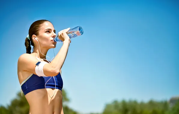 Picture woman, mineral water, outdoor activity, hydration of the sportsman