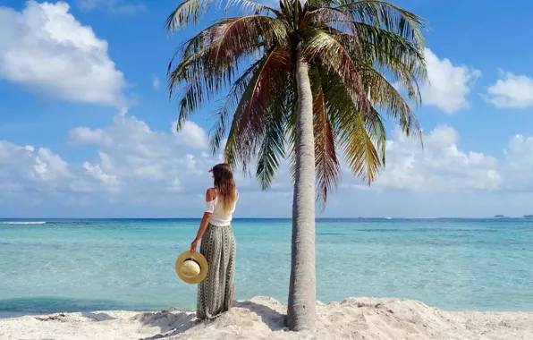 Picture girl, palm trees, the ocean, hat
