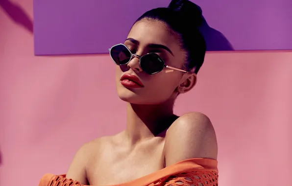 The sun, model, makeup, brunette, glasses, hairstyle, bokeh, Kylie Jenner