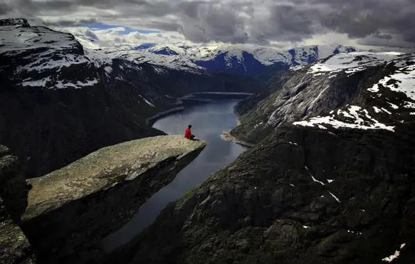 Picture view, Norway, stone ledge, The Troll's Tongue, Trolltunga
