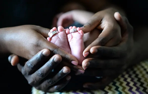Picture child, hands, ring, mom, child, dad, skin color
