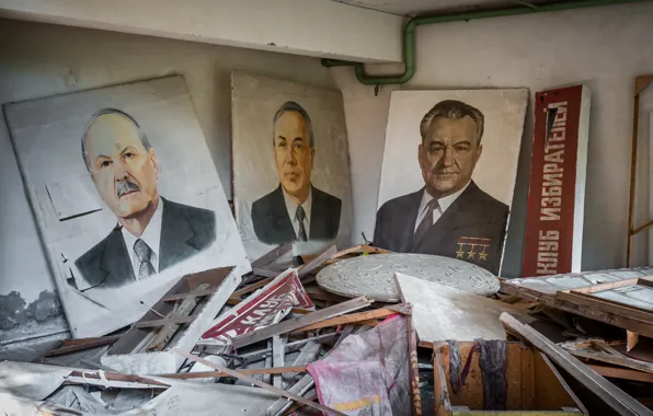 Dump, history, Soviet Leaders portraits