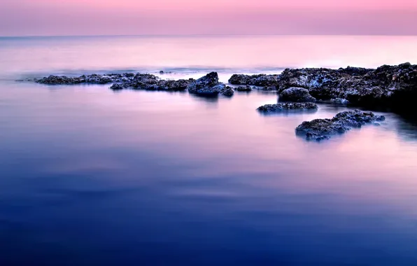 Water, stones, horizon