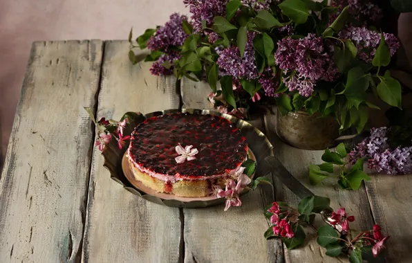 Picture vase, bouquet, berries, lilac, pie