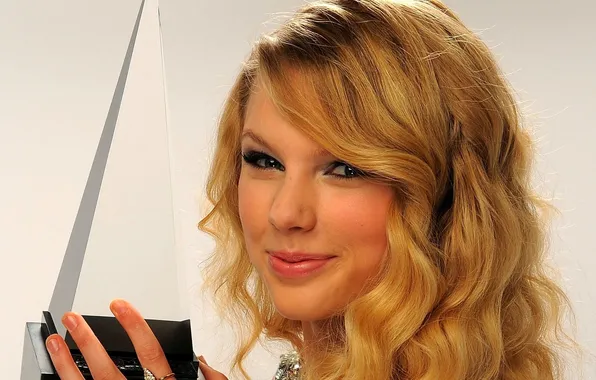 Picture face, smile, music, blonde, award, singer, Taylor Swift, the prize