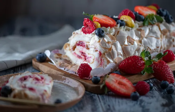 Berries, raspberry, blueberries, strawberry, cream, dessert, roll, cutting Board