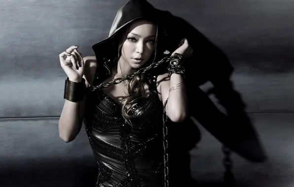 Picture hands, Asian, hood, chain