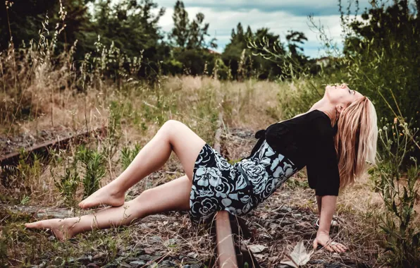 Girl, pose, railroad