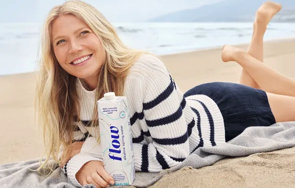 Sand, sea, smile, barefoot, actress, blonde, beautiful, Gwyneth Paltrow