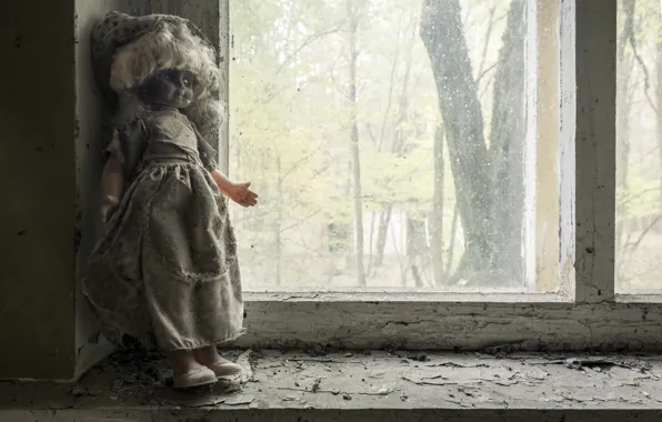 Doll, window, naturalism