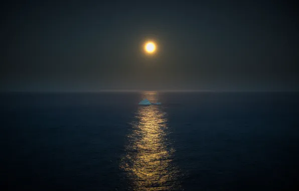Sea, light, reflection, mirror, iceberg, horizon, the gray sky, full moon