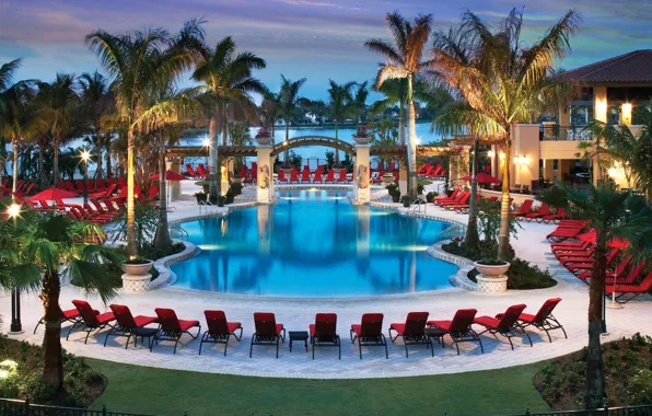 Palm trees, pool, house, pool, sunbeds, evening.