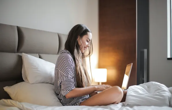 Picture smile, room, positive, pillow, bed, laptop, cute girl