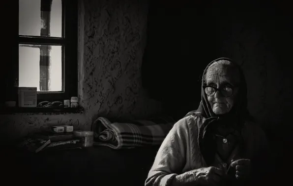 Old age, grandma, b/W, The seamstress, in his later years