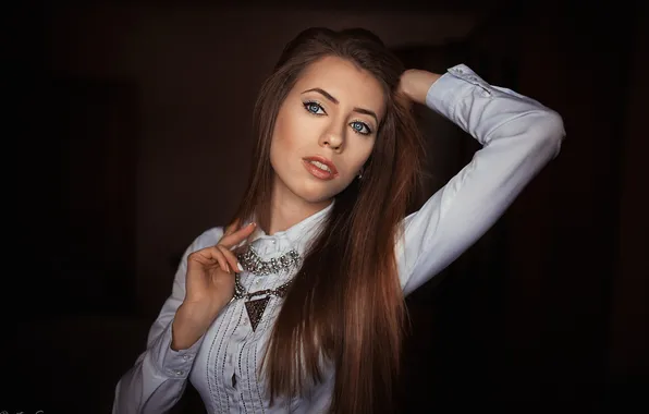 Pose, background, model, portrait, hands, makeup, hairstyle, brown hair