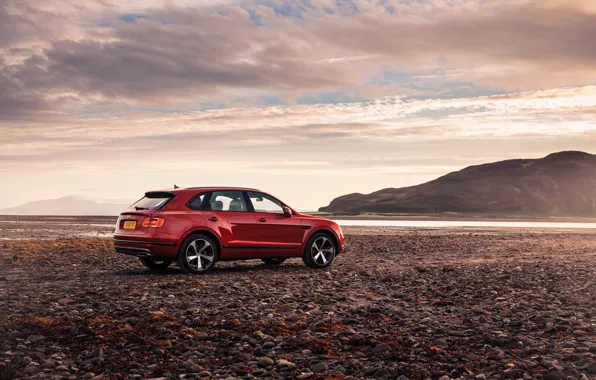 Bentley, side view, 2018, Bentayga