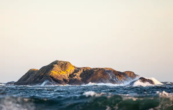 Waves, sea, sunlight, islet