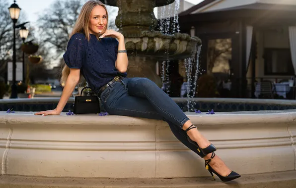 Jeans, blonde, blouse, handbag, Olga