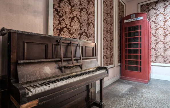 Room, phone, piano